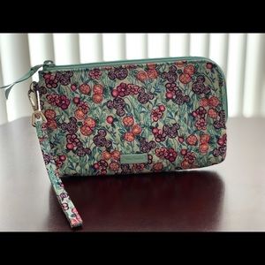 NWOT Vera Bradley Minnie’s Colorful Garden Wallet